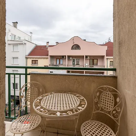 White House Ns Novi Sad