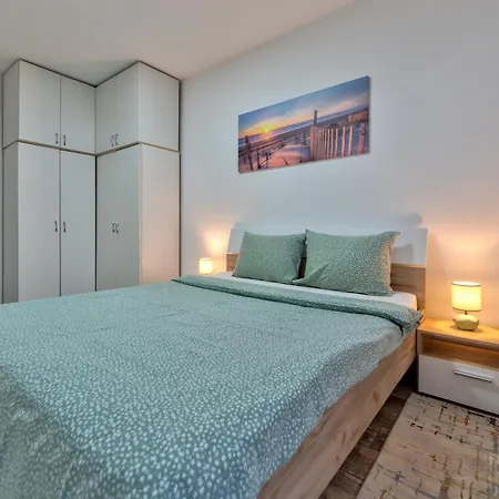 White House Ns * Novi Sad